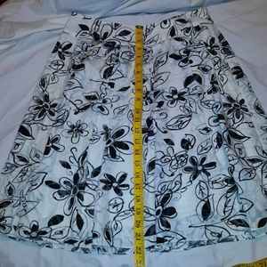Sunny Leigh 8P black & white floral a-line skirt